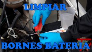 Cómo limpiar los bornes de batería de tu coche de forma efectiva